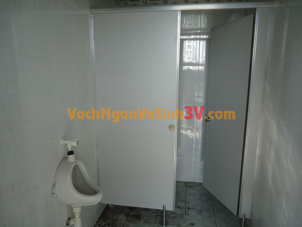 vách ngăn vệ sinh