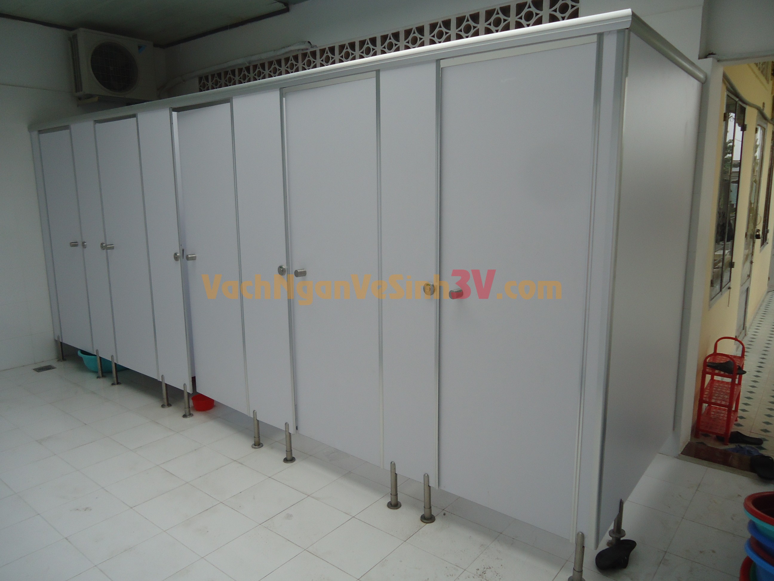Vách ngăn vệ sinh của Bệnh Viện tại Thành phố Tuy Hòa – Phú Yên