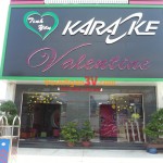 Vách ngăn phòng vệ sinh tại Karaoke Valentine, Quận 10, TPHCM