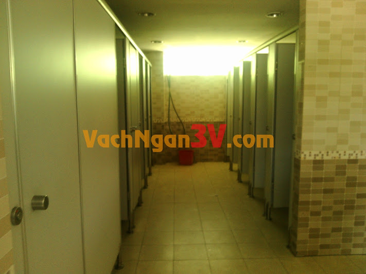 Vach ngan ve sinh Compact HPL tai TPHCM vach-ngan-ve-sinh-compact-hpl-tai-trung-tam-day-tieng-han-quan-1-tphcm 2