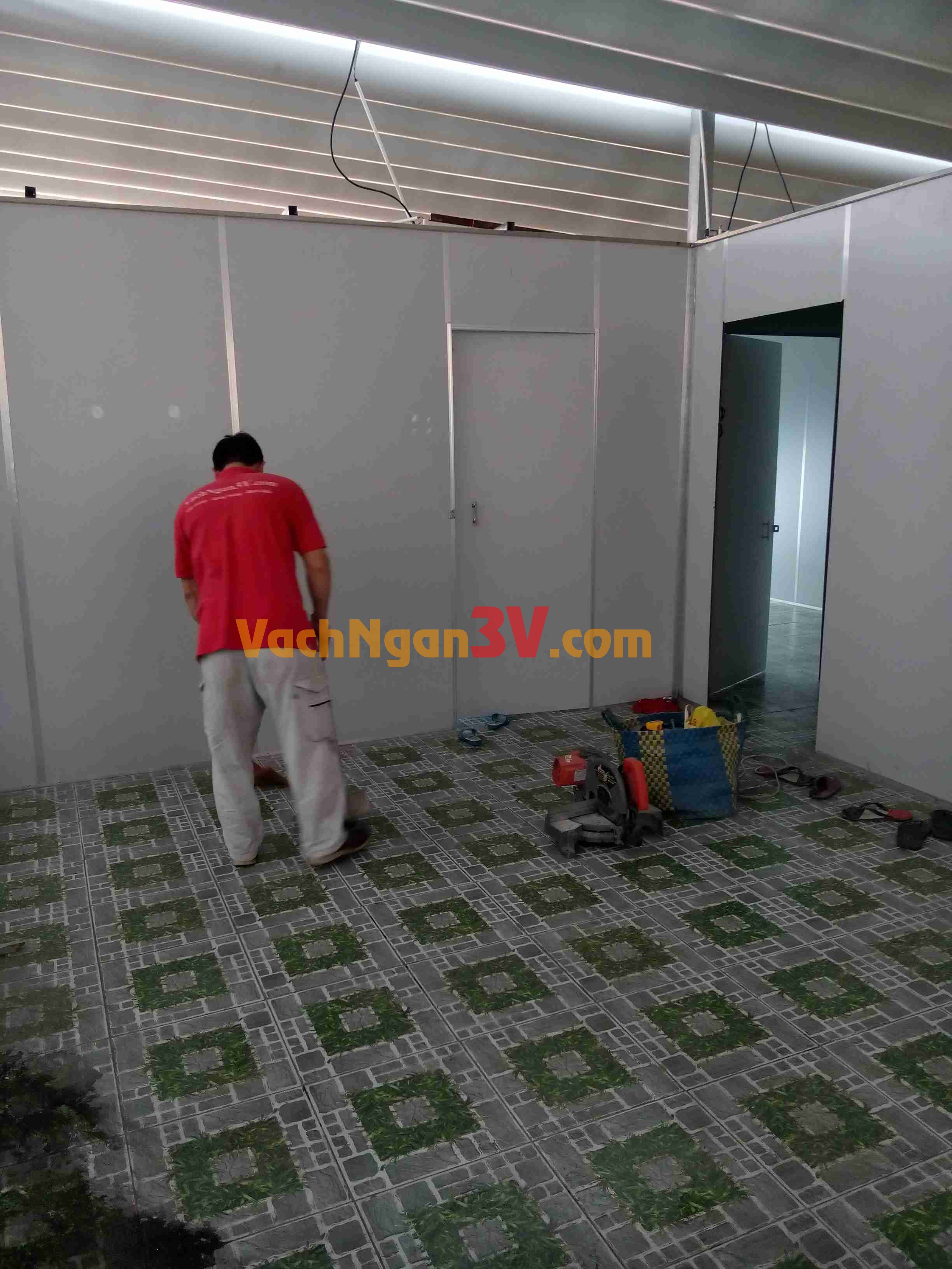 Đội thợ đang tiến hành thi công.
