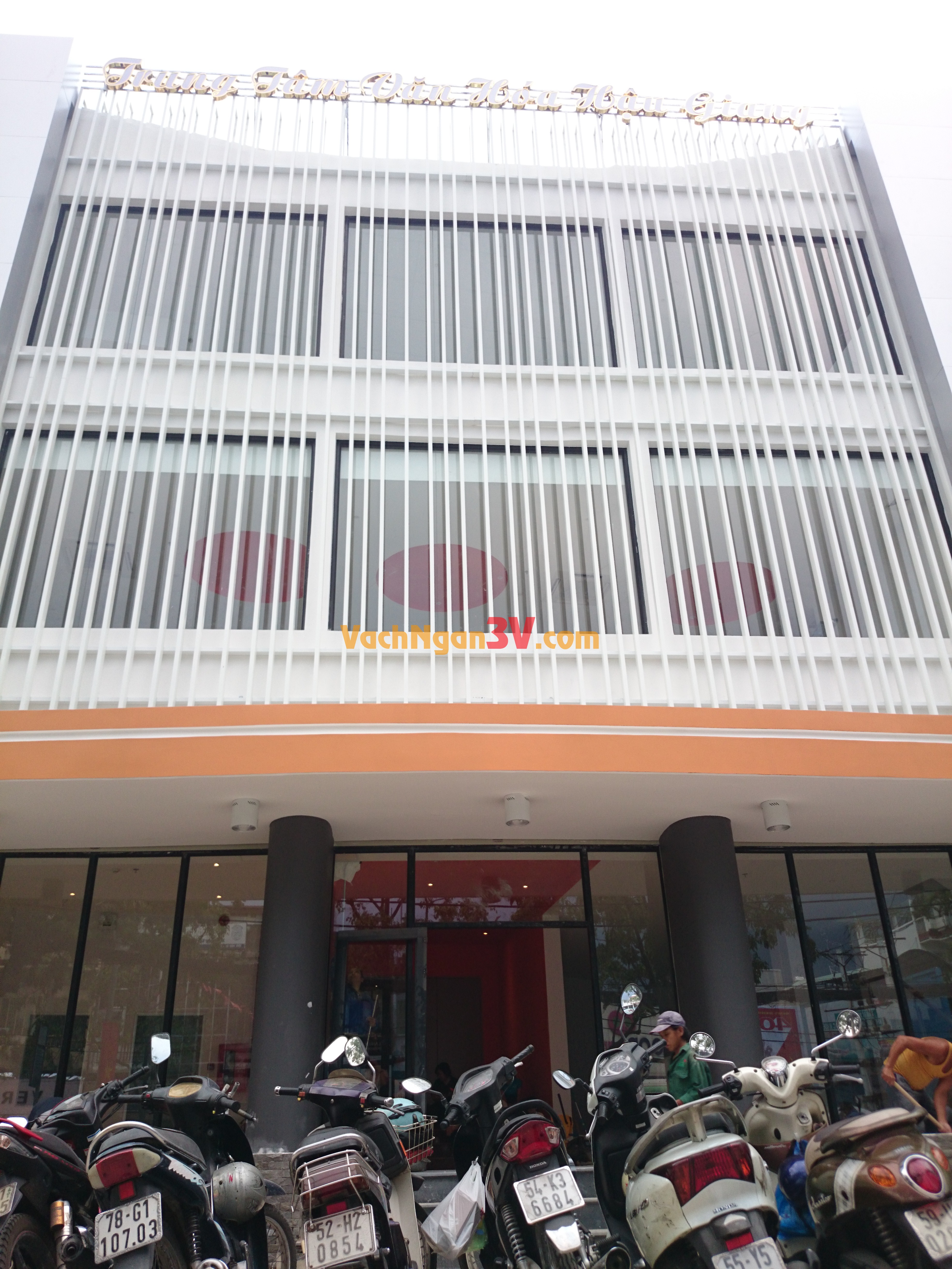 Vách Ngăn Vệ Sinh Compact HPL Chịu Nước 100% Tại Tp HCM