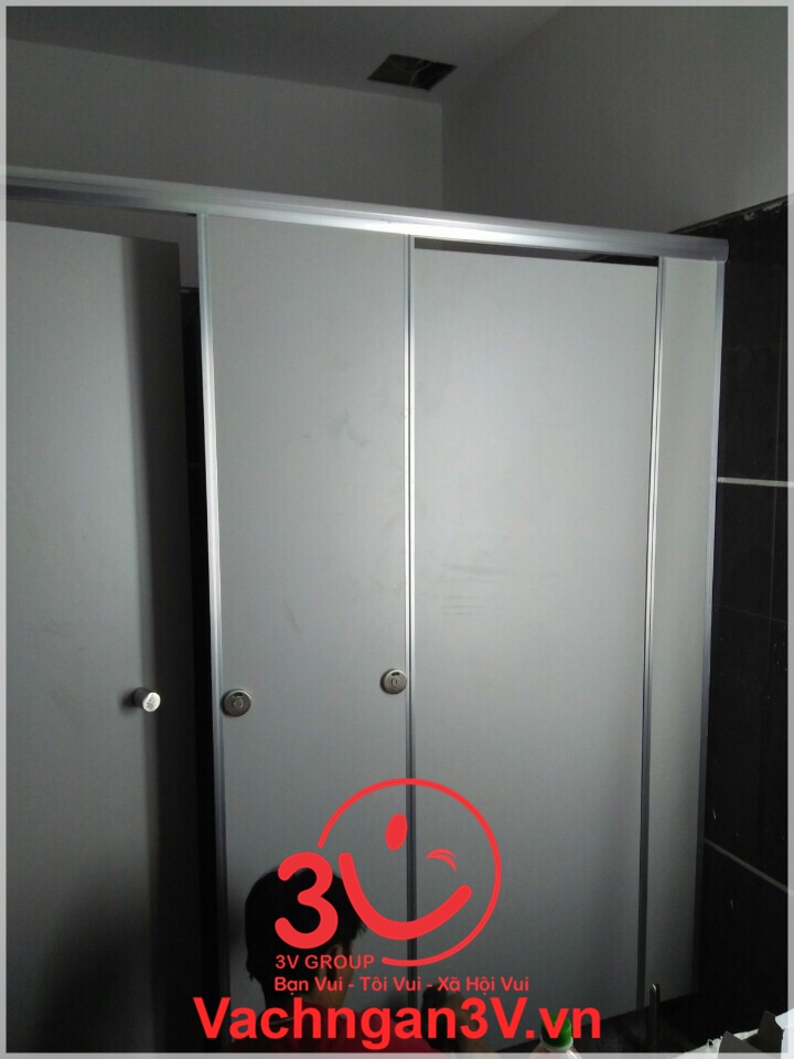 Vách ngăn compact HPL màu ghi xám