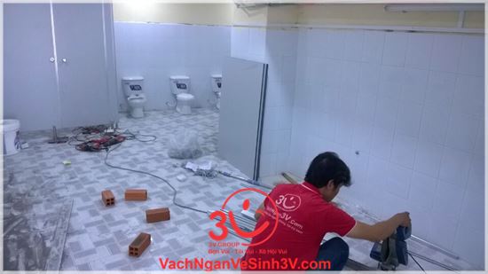 Việc lắp đặt là một khâu quan trọng. Đội ngũ thi công lắp đặt của 3V có tay nghề nhiều năm kinh nghiệm, với trình độ chuyên môn cao, thái độ làm việc tận tâm, chu đáo đã mang lại sự hài lòng cho chủ đầu tư