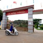 Thi công vách ngăn nhà vệ sinh Trường THCS Lê Hồng Phong, Quảng Nam
