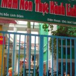 Làm vách ngăn wc ở Trường mầm non Linh Đàm, Hà Nội
