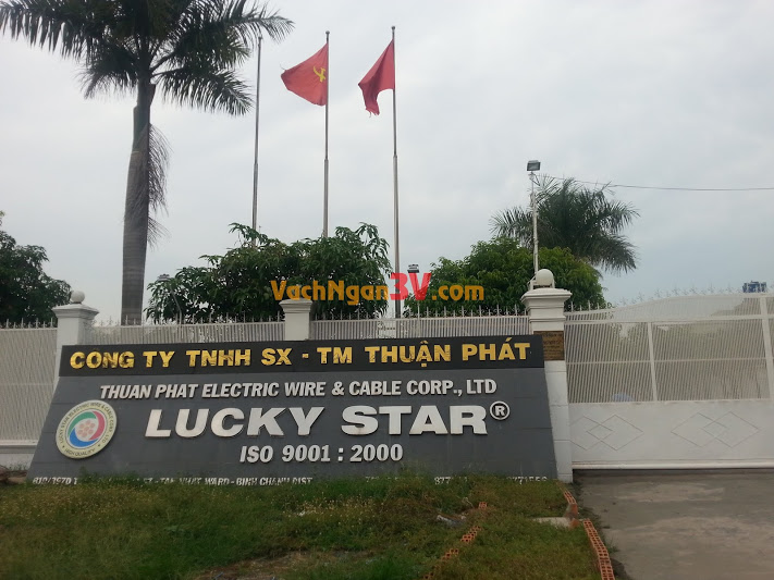 Vách ngăn vệ sinh chịu nước tại Công ty Lucky Star, TPHCM